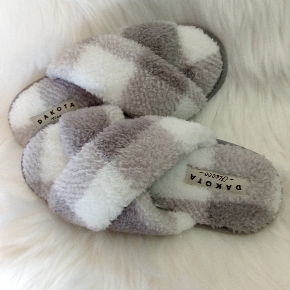 🩶COZY LIL' DAKOTA FLEECE SLIPPERS